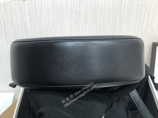Celine專櫃2022新款經典凱旋門Logo大月餅包斜挎女包 賽琳OVAL CUIR TRIOMPHE大光滑牛皮革橢圓形手袋 sldj2261